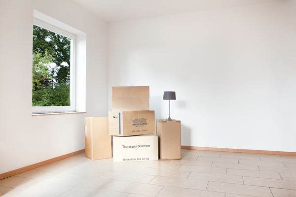 Wohnungsentrümpelung Eislingen/Fils - leere Wohnung mit den letzten Kartons